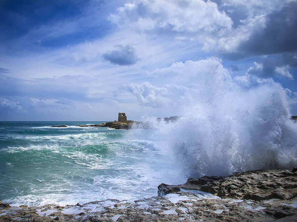 IMAGE: http://www.bladecomms.com/samples/Italy_3833.jpg